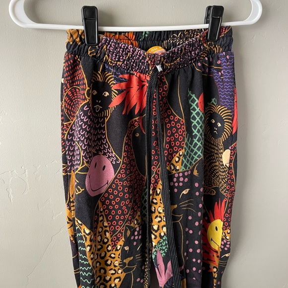 Farm Rio X Smiley Pop Jungle Smiley® Sweatpants - Picture 6 of 15